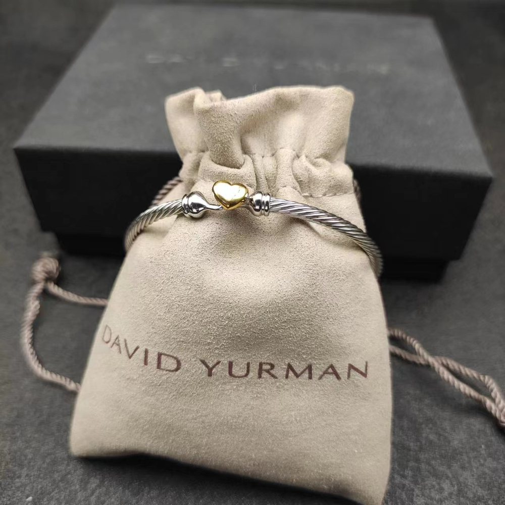 David Yurman's gold heart-shaped silver bracelet - Picture 4 of 9